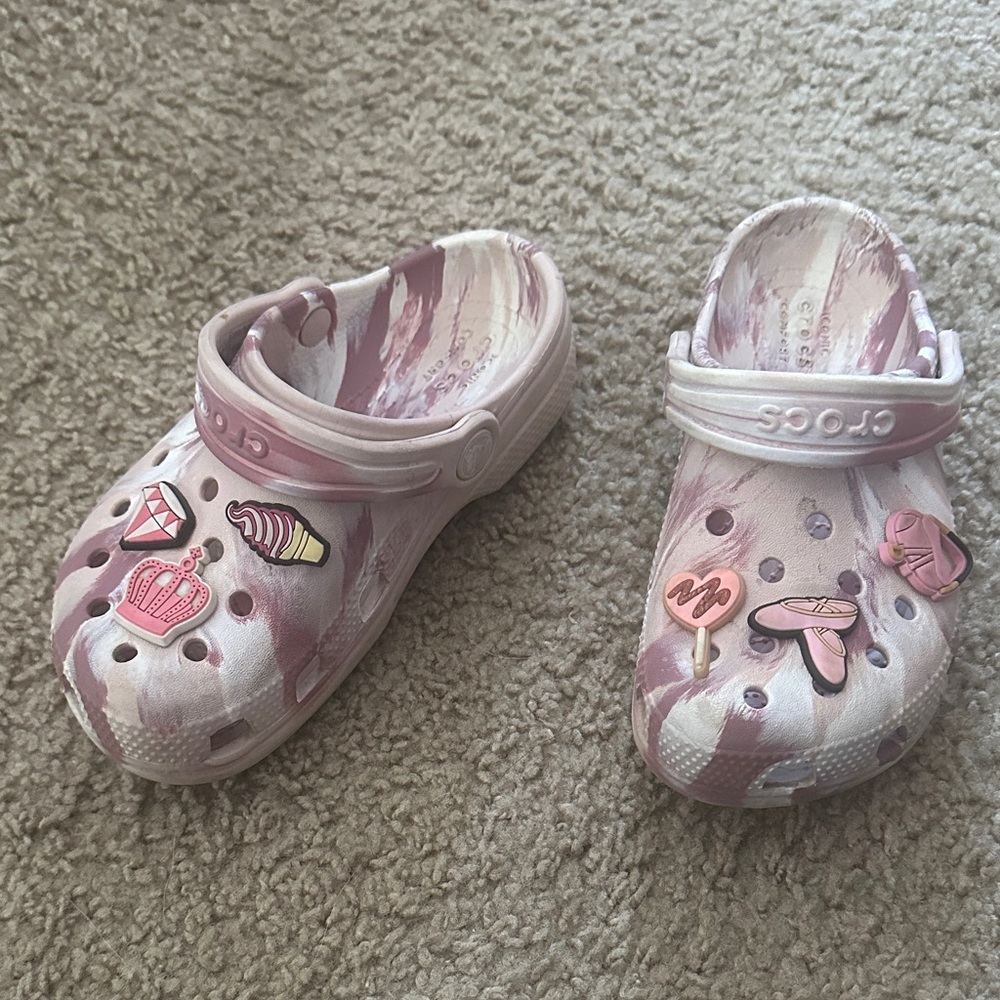 CROCS Marble Pink and White Clogs